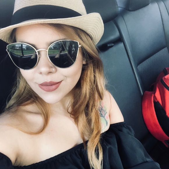 Meet your Posher, Laura - Picture 5 of 8